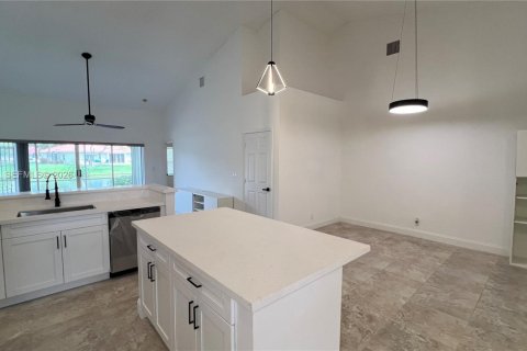 Villa ou maison à vendre à Boynton Beach, Floride: 2 chambres, 136.66 m2 № 1999287 - photo 4