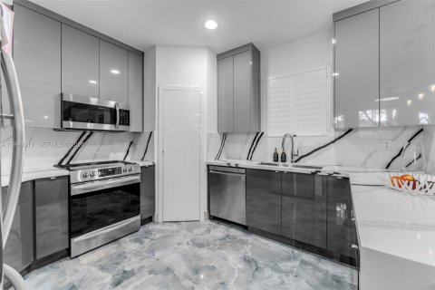 Villa ou maison à vendre à Palmetto Bay, Floride: 4 chambres, 224.17 m2 № 2066142 - photo 4