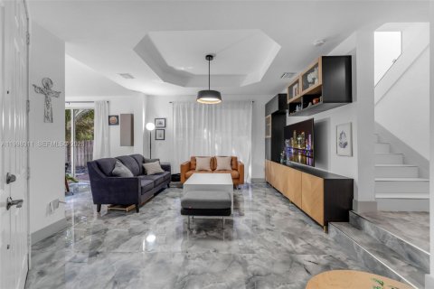 Villa ou maison à vendre à Palmetto Bay, Floride: 4 chambres, 224.17 m2 № 2066142 - photo 1