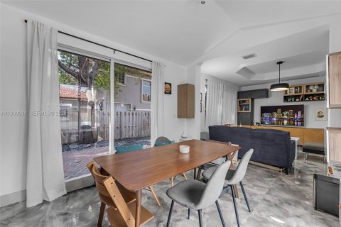 Villa ou maison à vendre à Palmetto Bay, Floride: 4 chambres, 224.17 m2 № 2066142 - photo 2