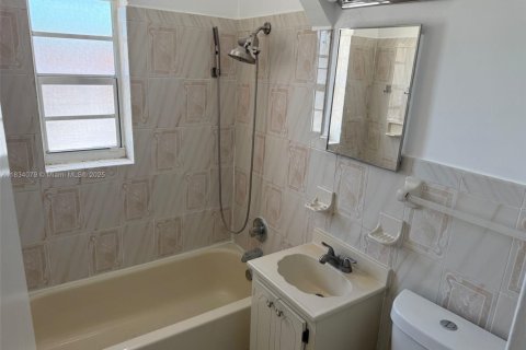 Copropriété à vendre à Miami, Floride: 2 chambres, 67.35 m2 № 1888957 - photo 16