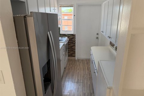 Copropriété à vendre à Miami, Floride: 2 chambres, 67.35 m2 № 1888957 - photo 14