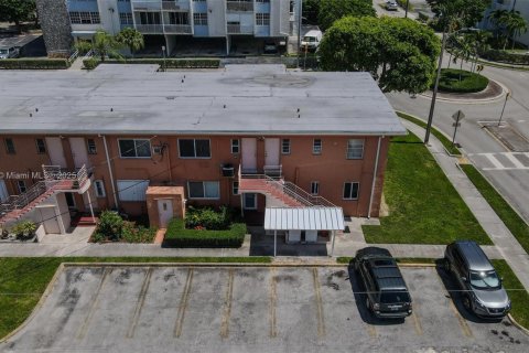 Copropriété à vendre à Miami, Floride: 2 chambres, 67.35 m2 № 1888957 - photo 30