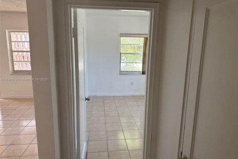 Copropriété à vendre à Miami, Floride: 2 chambres, 67.35 m2 № 1888957 - photo 19