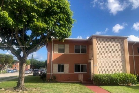 Copropriété à vendre à Miami, Floride: 2 chambres, 67.35 m2 № 1888957 - photo 1