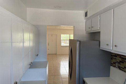 Copropriété à vendre à Miami, Floride: 2 chambres, 67.35 m2 № 1888957 - photo 11