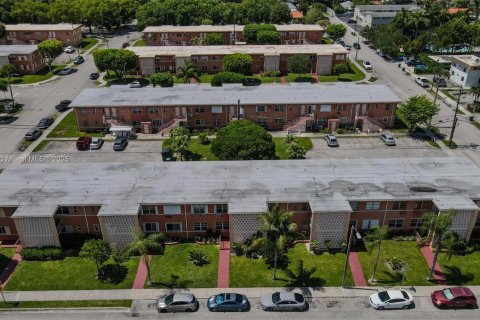 Copropriété à vendre à Miami, Floride: 2 chambres, 67.35 m2 № 1888957 - photo 27