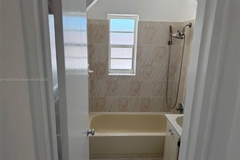 Copropriété à vendre à Miami, Floride: 2 chambres, 67.35 m2 № 1888957 - photo 15