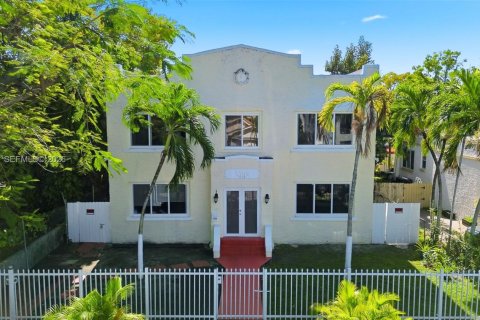 Commercial property in Miami, Florida 576.64 sq.m. № 2018080 - photo 2