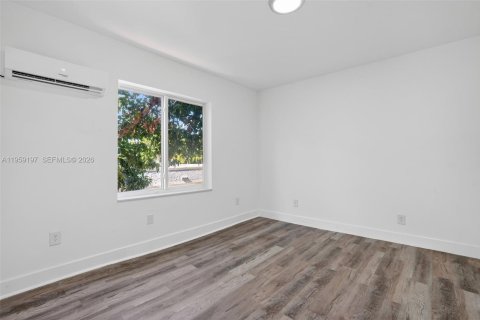 Commercial property in Miami, Florida 576.64 sq.m. № 2018080 - photo 12