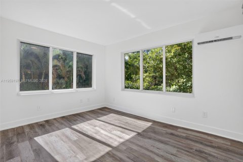 Commercial property in Miami, Florida 576.64 sq.m. № 2018080 - photo 5
