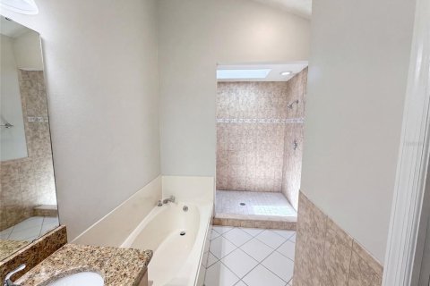 House in Lake Mary, Florida 3 bedrooms, 263.29 sq.m. № 2207880 - photo 19