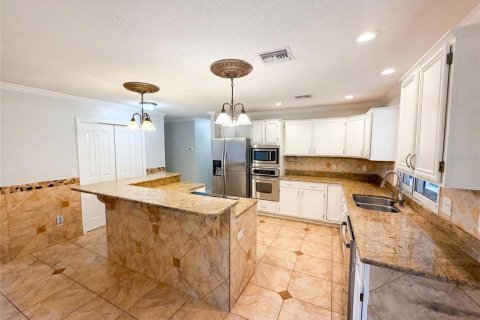 House in Lake Mary, Florida 3 bedrooms, 263.29 sq.m. № 2207880 - photo 2