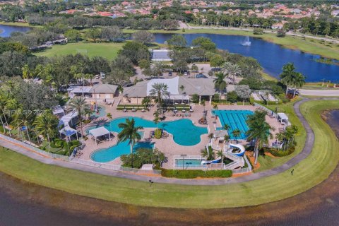 Купить виллу или дом в Уэстон, Флорида 4 спальни, 167.41м2, № 2033503 - фото 27