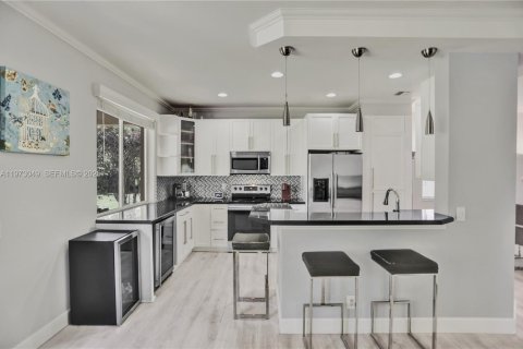 Купить виллу или дом в Уэстон, Флорида 4 спальни, 167.41м2, № 2033503 - фото 8