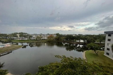 Condo in North Lauderdale, Florida, 3 bedrooms  № 1796993 - photo 5