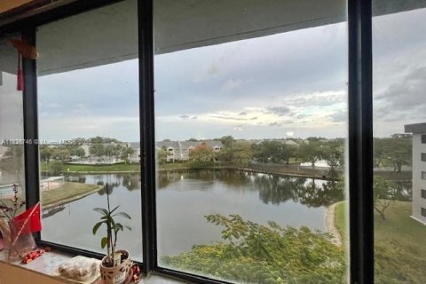 Condo in North Lauderdale, Florida, 3 bedrooms  № 1796993 - photo 4