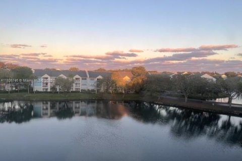 Condo in North Lauderdale, Florida, 3 bedrooms  № 1796993 - photo 1