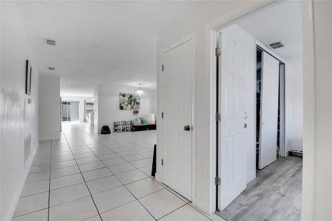 House in Orlando, Florida 3 bedrooms, 179.67 sq.m. № 1885334 - photo 24