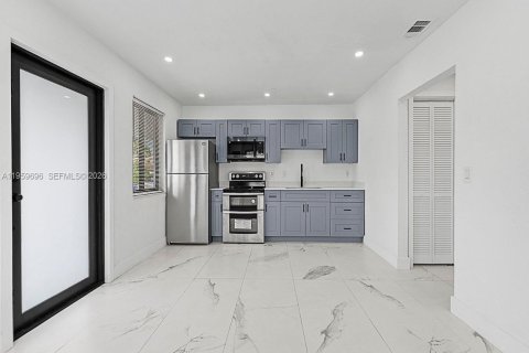 Снять в аренду виллу или дом в Майами, Флорида 2 спальни, 171.22м2, № 2019824 - фото 2