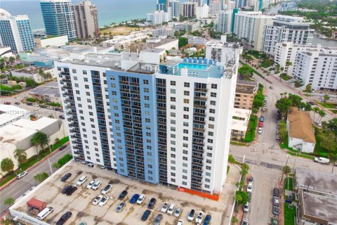 Condo in Miami Beach, Florida, 1 bedroom  № 1868068 - photo 4