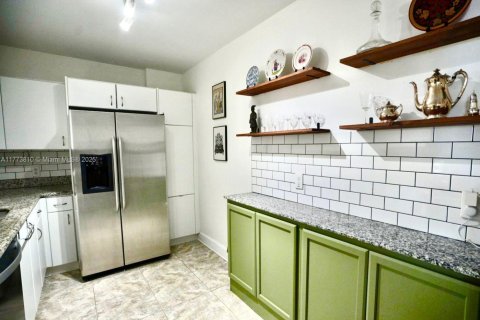 Condo in Miami Beach, Florida, 1 bedroom  № 1868068 - photo 9