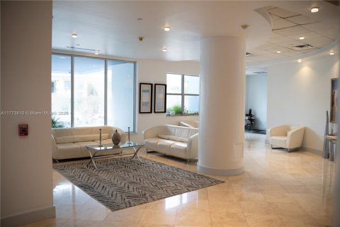 Condo in Miami Beach, Florida, 1 bedroom  № 1868068 - photo 18