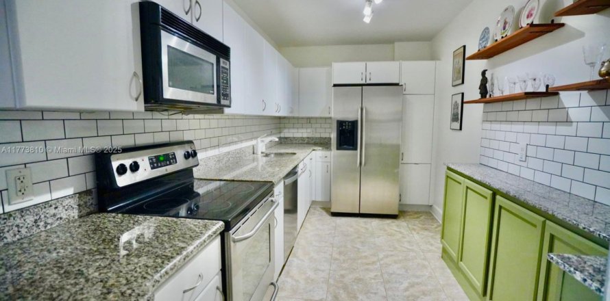 Condo in Miami Beach, Florida, 1 bedroom  № 1868068