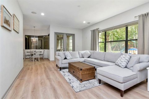 House in Tampa, Florida 5 bedrooms, 320.05 sq.m. № 2116765 - photo 13