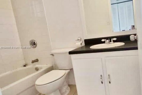 Снять в аренду таунхаус в Норт-Майами-Бич, Флорида 3 спальни, 89.74м2, № 1836511 - фото 16