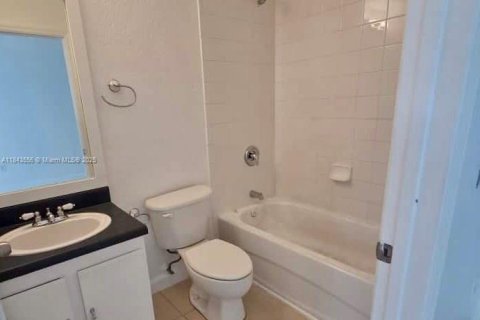 Снять в аренду таунхаус в Норт-Майами-Бич, Флорида 3 спальни, 89.74м2, № 1836511 - фото 22