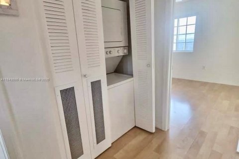 Снять в аренду таунхаус в Норт-Майами-Бич, Флорида 3 спальни, 89.74м2, № 1836511 - фото 13