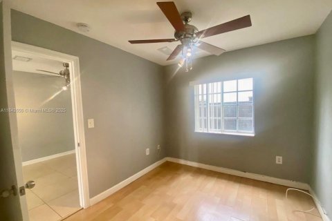 Снять в аренду таунхаус в Норт-Майами-Бич, Флорида 3 спальни, 89.74м2, № 1836511 - фото 8