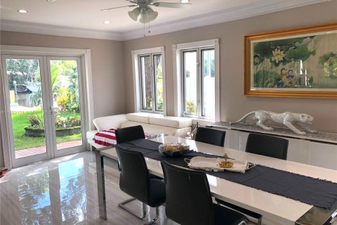 House in Fort Lauderdale, Florida 7 bedrooms, 422.71 sq.m. № 2059843 - photo 20