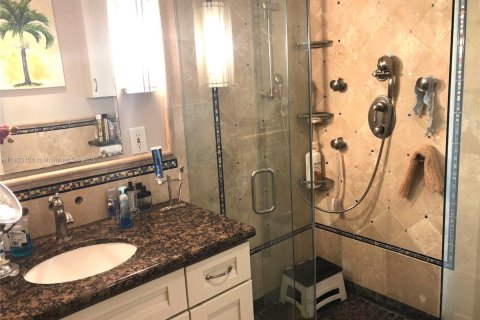 House in Fort Lauderdale, Florida 7 bedrooms, 422.71 sq.m. № 2059843 - photo 12