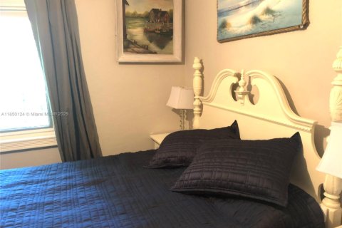 House in Fort Lauderdale, Florida 7 bedrooms, 422.71 sq.m. № 2059843 - photo 15