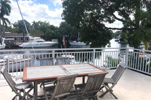 House in Fort Lauderdale, Florida 7 bedrooms, 422.71 sq.m. № 2059843 - photo 21