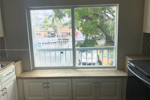 House in Fort Lauderdale, Florida 7 bedrooms, 422.71 sq.m. № 2059843 - photo 26