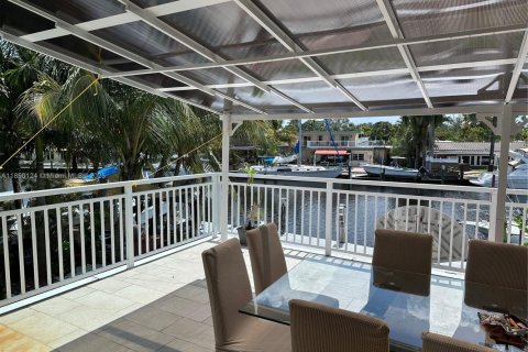 House in Fort Lauderdale, Florida 7 bedrooms, 422.71 sq.m. № 2059843 - photo 5