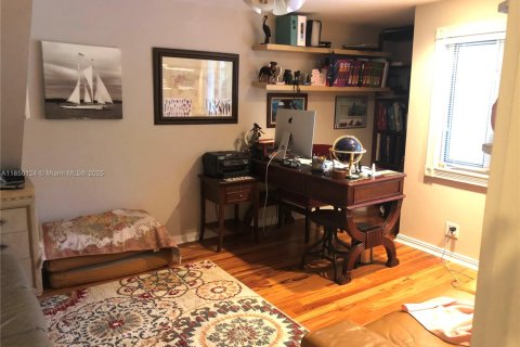 House in Fort Lauderdale, Florida 7 bedrooms, 422.71 sq.m. № 2059843 - photo 17