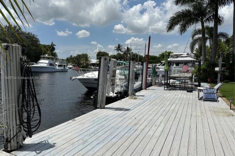 House in Fort Lauderdale, Florida 7 bedrooms, 422.71 sq.m. № 2059843 - photo 7