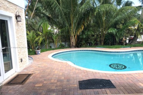 House in Fort Lauderdale, Florida 7 bedrooms, 422.71 sq.m. № 2059843 - photo 8