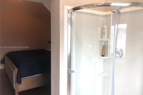 House in Fort Lauderdale, Florida 7 bedrooms, 422.71 sq.m. № 2059843 - photo 23