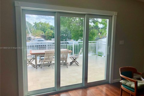 House in Fort Lauderdale, Florida 7 bedrooms, 422.71 sq.m. № 2059843 - photo 28