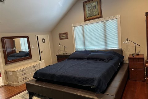 House in Fort Lauderdale, Florida 7 bedrooms, 422.71 sq.m. № 2059843 - photo 13