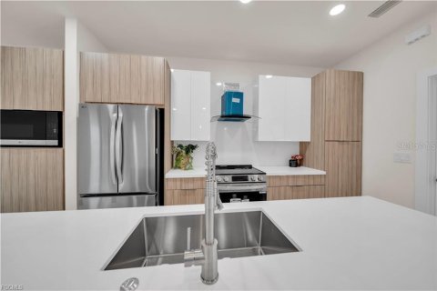 Villa ou maison à vendre à Cape Coral, Floride: 3 chambres, 137.5 m2 № 2413890 - photo 7