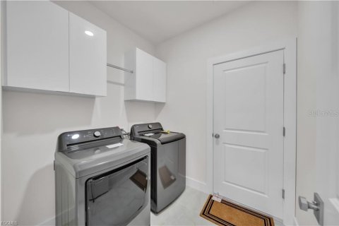 Villa ou maison à vendre à Cape Coral, Floride: 3 chambres, 137.5 m2 № 2413890 - photo 11
