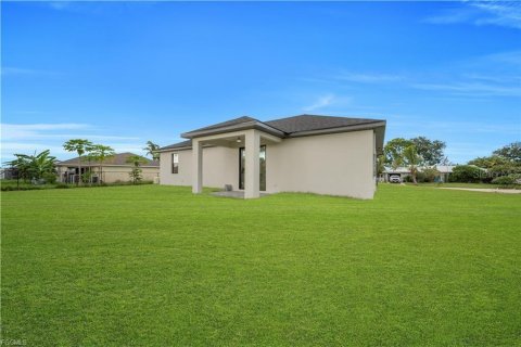 Villa ou maison à vendre à Cape Coral, Floride: 3 chambres, 137.5 m2 № 2413890 - photo 30