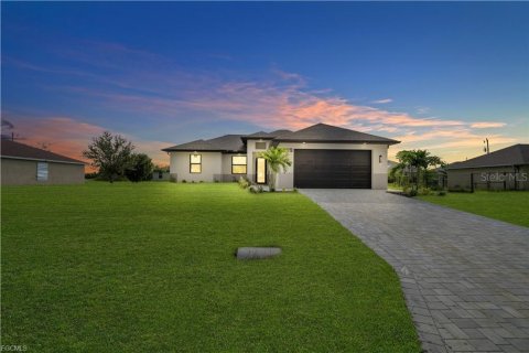 Villa ou maison à vendre à Cape Coral, Floride: 3 chambres, 137.5 m2 № 2413890 - photo 2