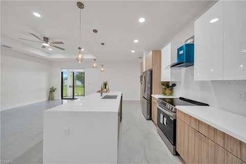 Villa ou maison à vendre à Cape Coral, Floride: 3 chambres, 137.5 m2 № 2413890 - photo 13
